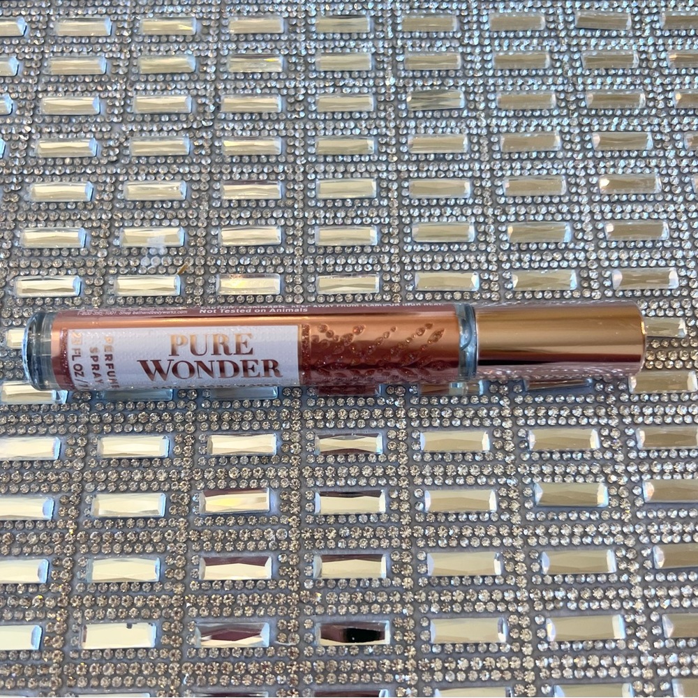 🤍 PURE WONDER Bath and Body Works Perfume Spray NEW - Picture 2 of 2